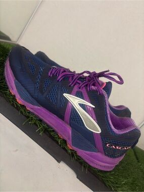 Brooks Cascadia 10 Trail Running Shoes Women’s Size 7.5 Blue Purple 1201811B424